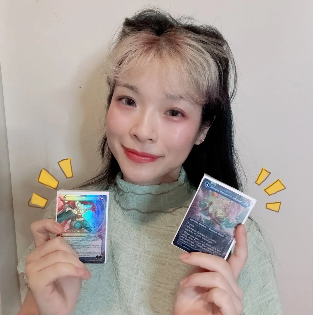 Evyn Fong holding her Tamiyo cards